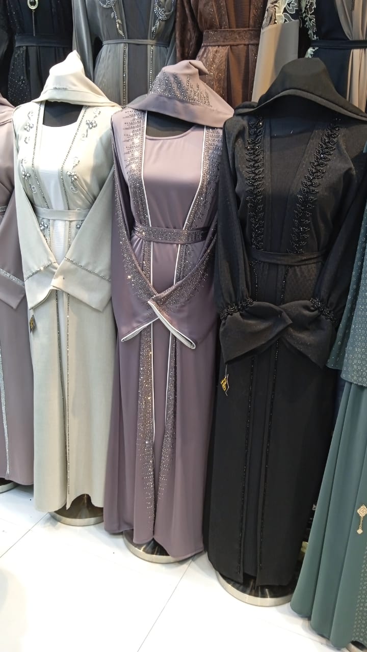 L’Élégance d’Orient – Abayas Intemporelles