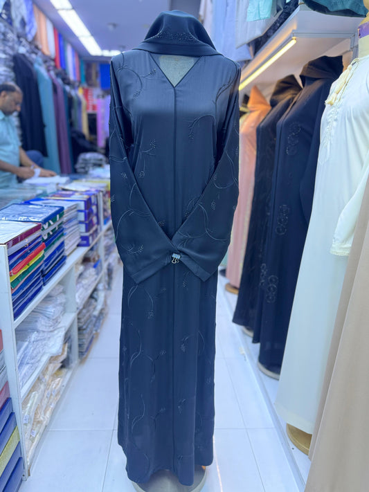 Abaya Noire Intemporelle – Élégance et Simplicité